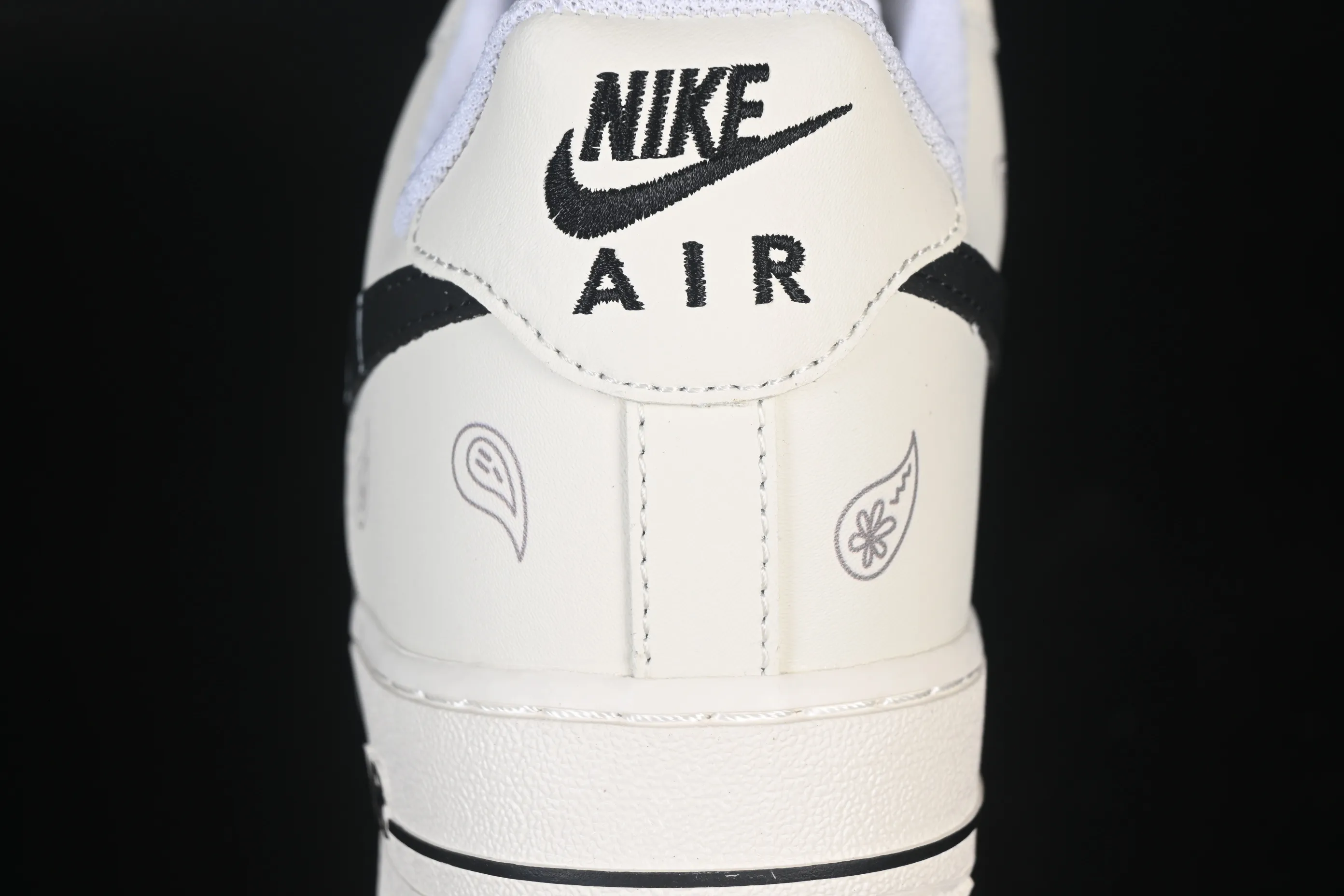 All categories Nk Air Force 1 Air Force series Nk Air Force 1 Low Air Force low-top Nike Air Force 1'07 Low joint white and black Air Force 1 low-top casual sneakers ZH0318-128